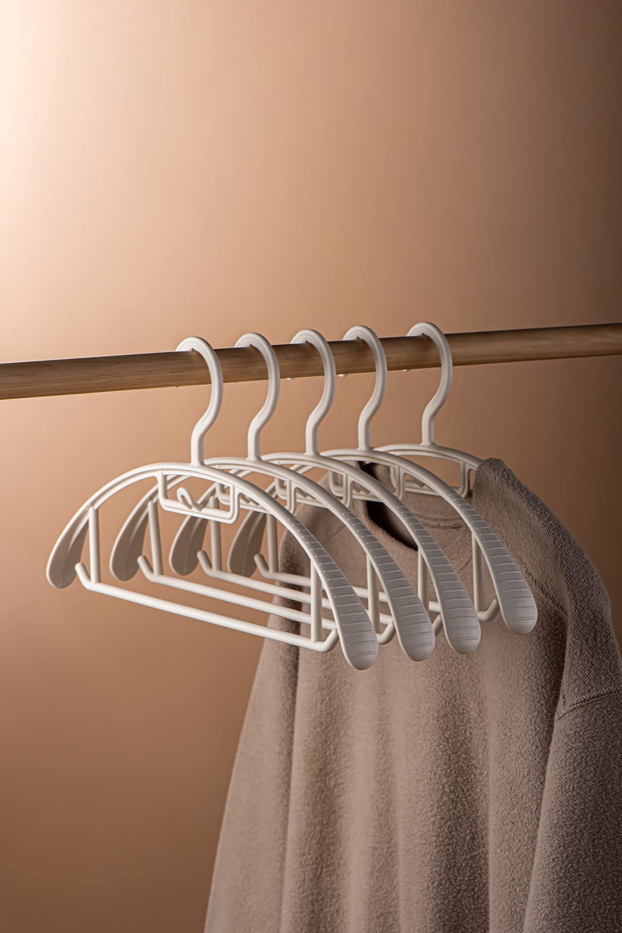 ZS-PH-002 Slim Plastic Shirt Hanger