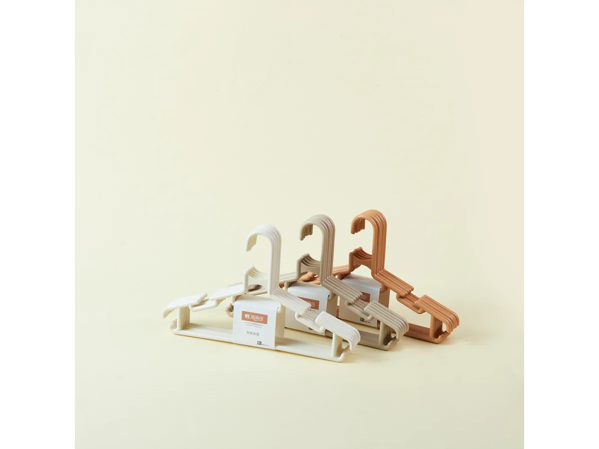 ZS-8064 Plastic Hanger (5-Pack) — view 1