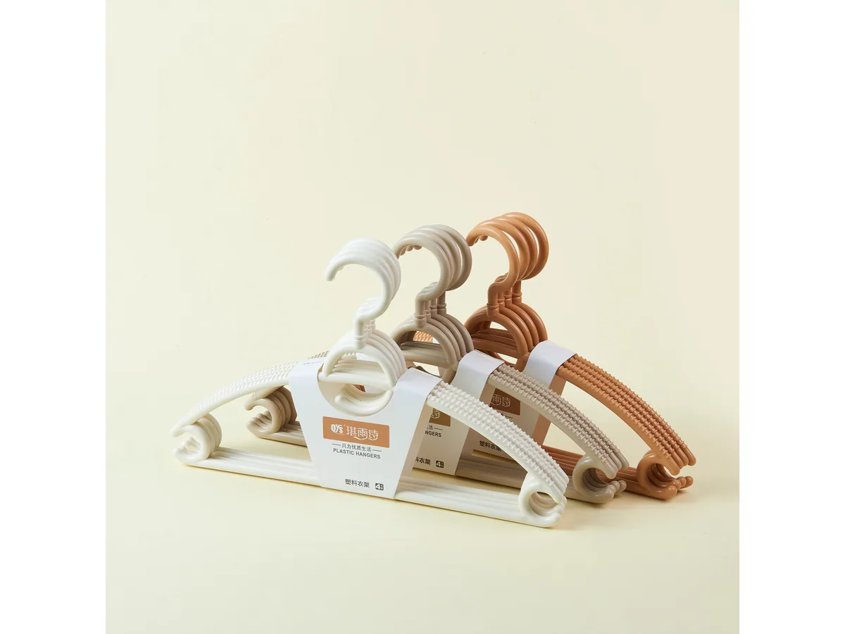 ZS-8068 Plastic Hanger (4-Pack) — view 1