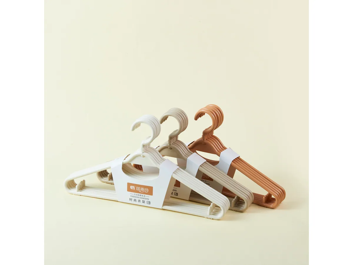 ZS-8069 Plastic Hanger (5-Pack) — view 1