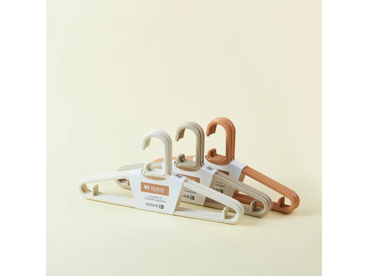 ZS-8071 Plastic Hanger (5-Pack) — view 1