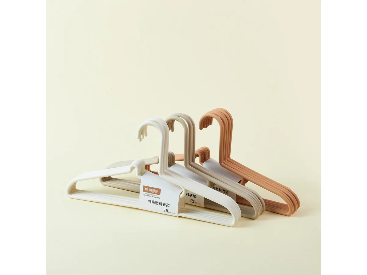 ZS-8089 Plastic Hanger (5-Pack) — view 1