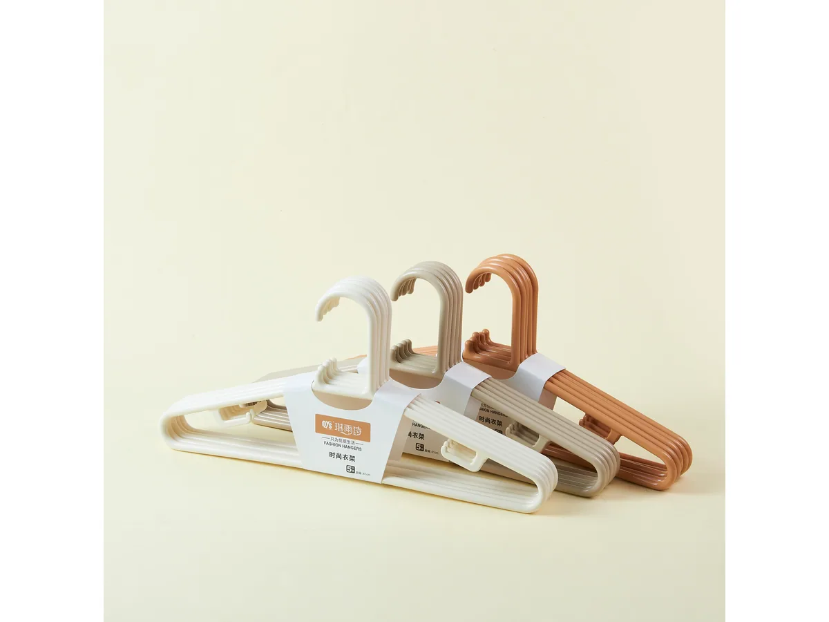 ZS-8262 Plastic Hanger (5-Pack) — view 1