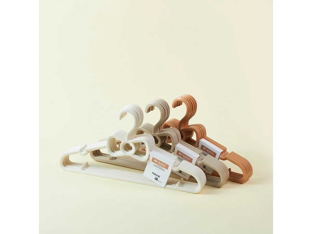 ZS-8263 Plastic Hanger (5-Pack) — view 1