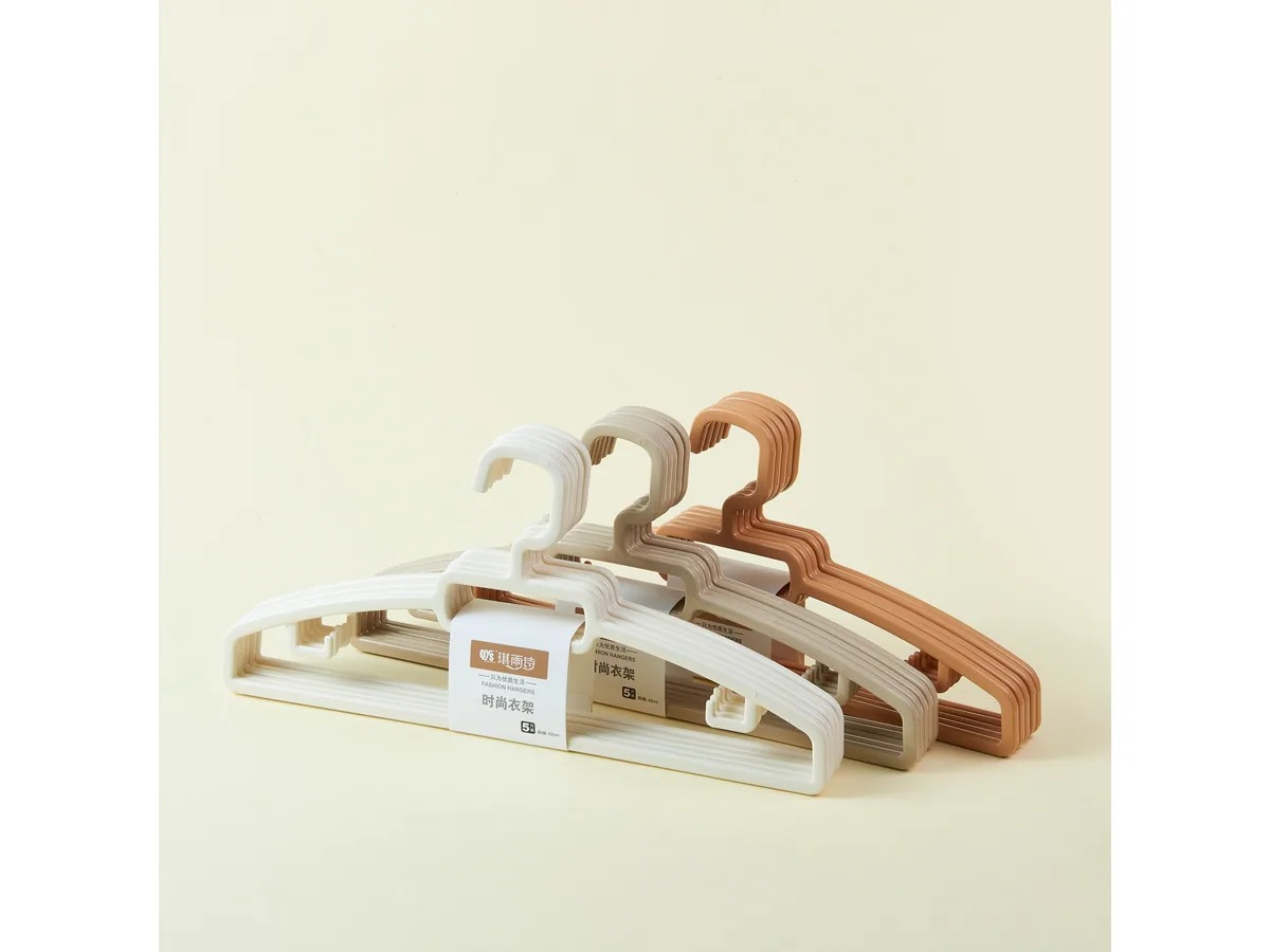 ZS-8264 Plastic Hanger (5-Pack) — view 1